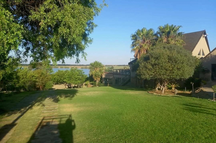 7 Bedroom Property for Sale in Oranjeville Free State